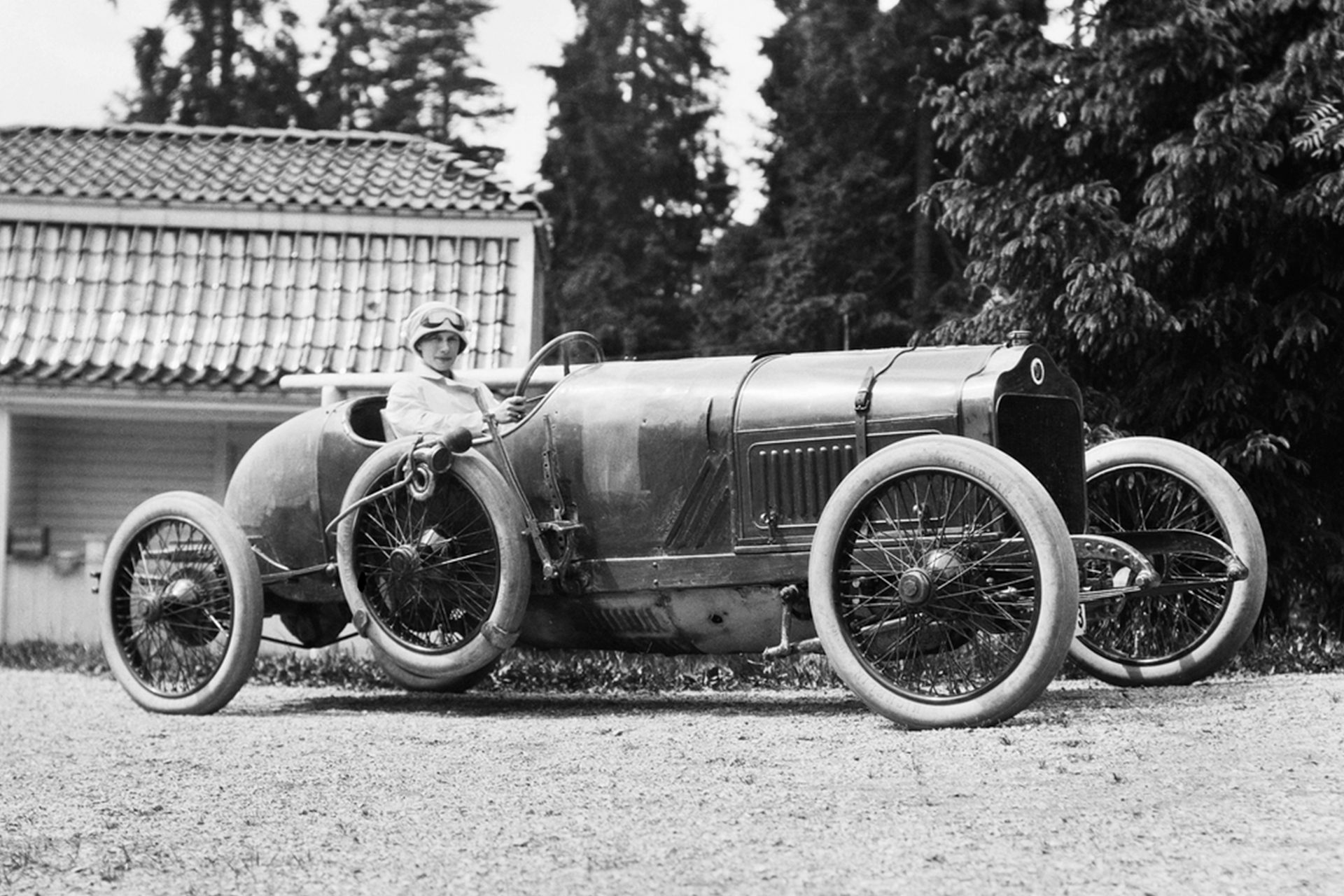 Minerva racing car
